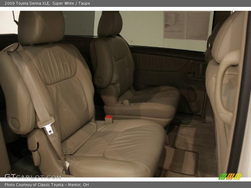 Super White / Taupe 2009 Toyota Sienna XLE