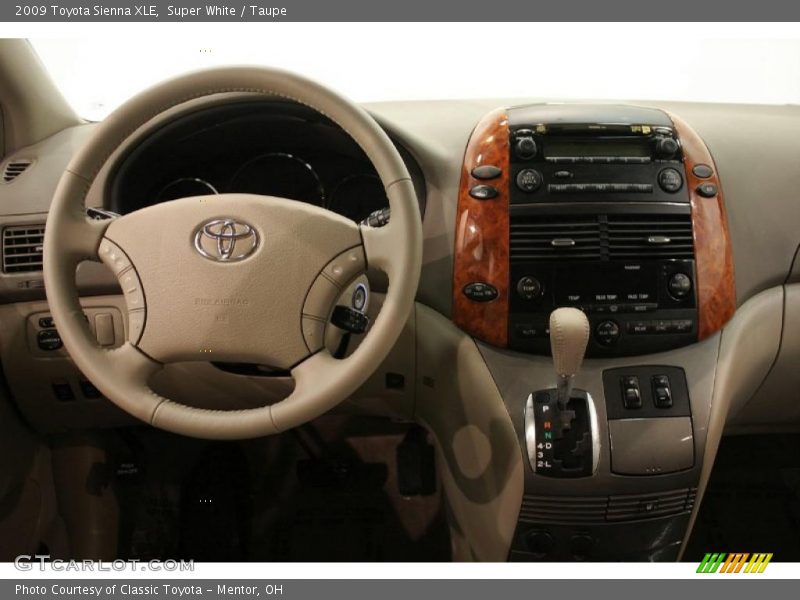 Super White / Taupe 2009 Toyota Sienna XLE