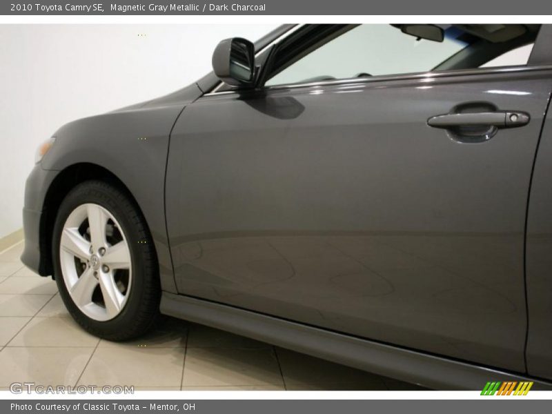 Magnetic Gray Metallic / Dark Charcoal 2010 Toyota Camry SE