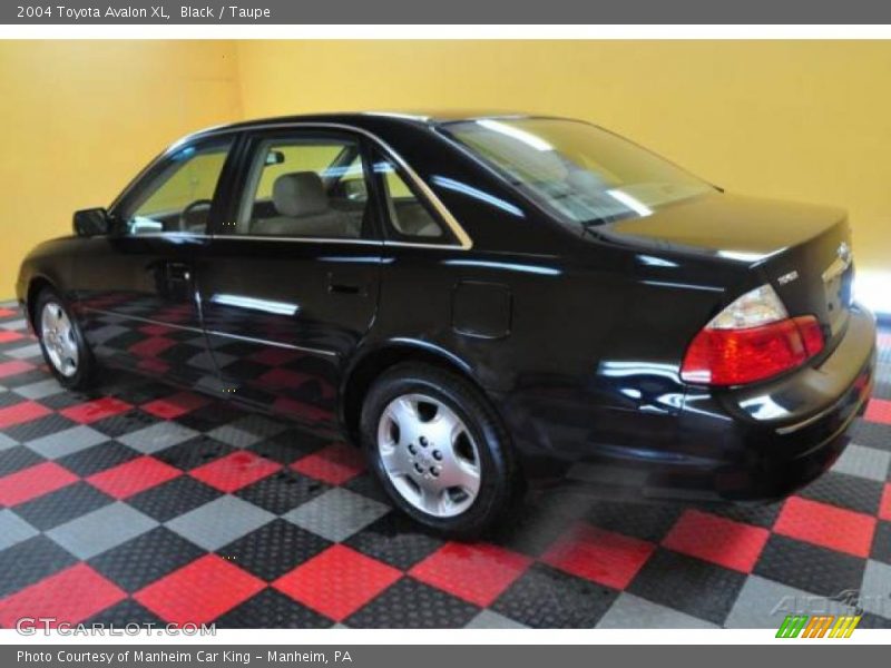 Black / Taupe 2004 Toyota Avalon XL