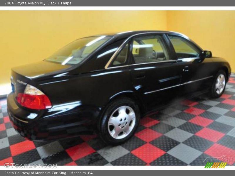 Black / Taupe 2004 Toyota Avalon XL