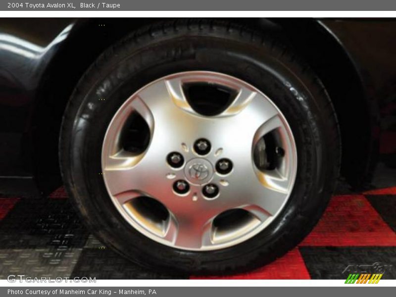 Black / Taupe 2004 Toyota Avalon XL