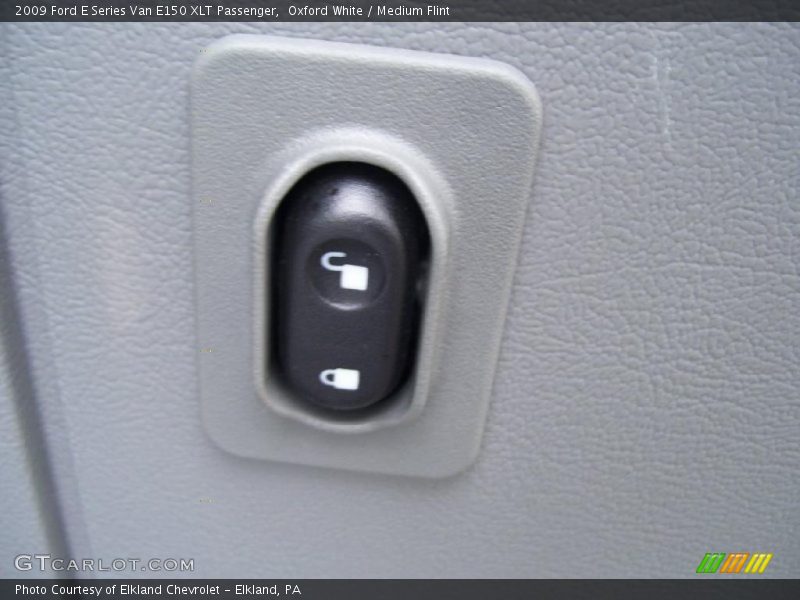 Oxford White / Medium Flint 2009 Ford E Series Van E150 XLT Passenger