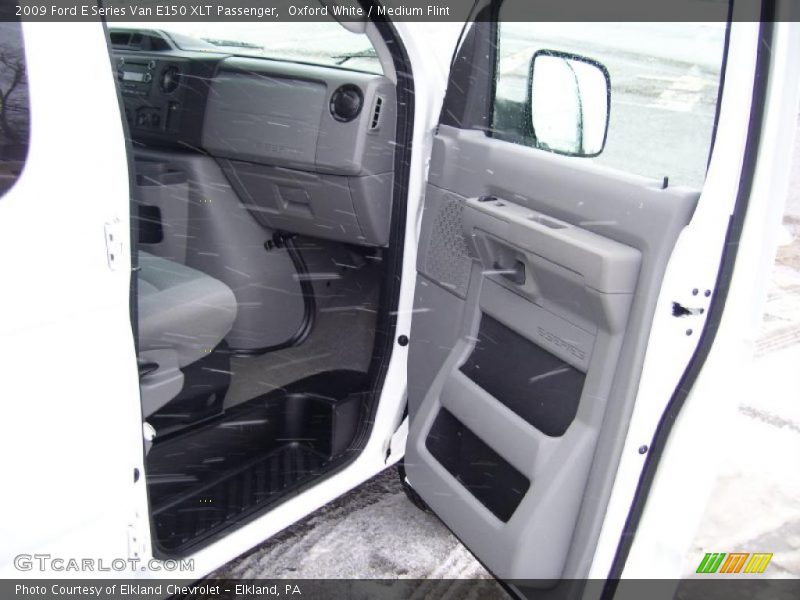 Oxford White / Medium Flint 2009 Ford E Series Van E150 XLT Passenger