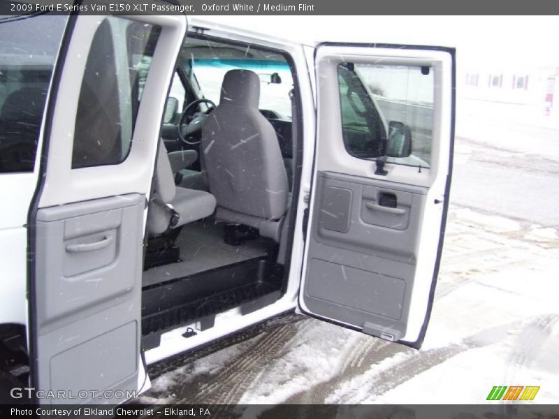 Oxford White / Medium Flint 2009 Ford E Series Van E150 XLT Passenger