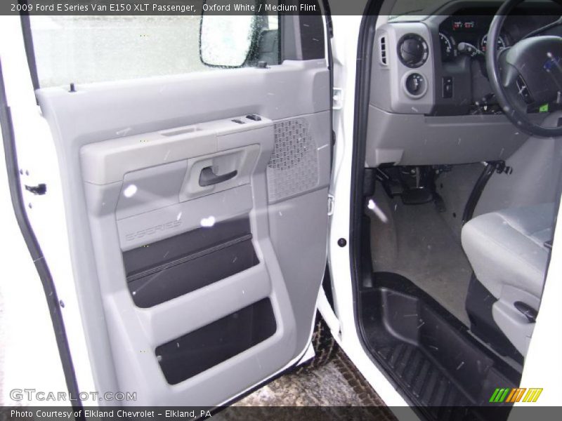 Oxford White / Medium Flint 2009 Ford E Series Van E150 XLT Passenger