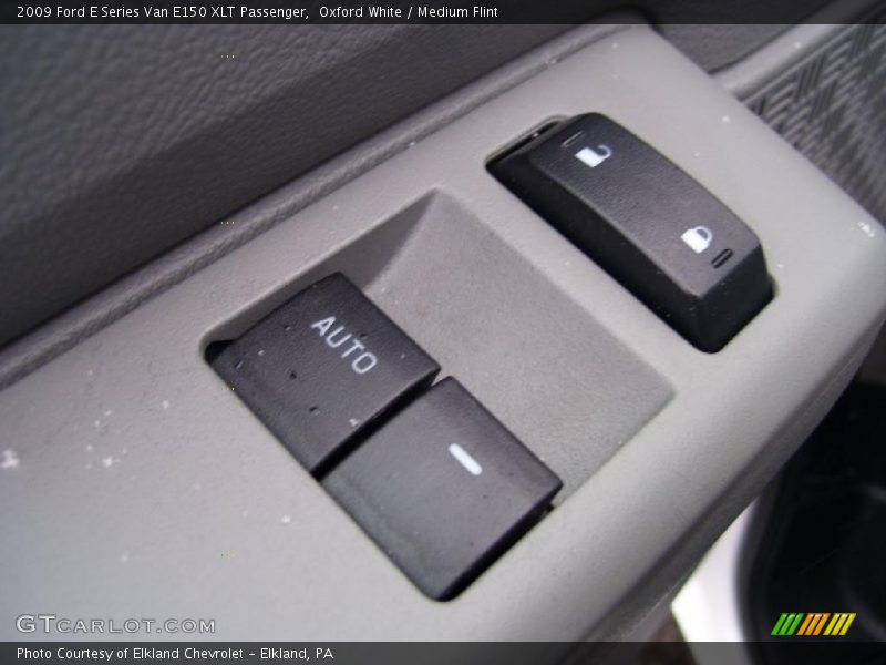 Oxford White / Medium Flint 2009 Ford E Series Van E150 XLT Passenger