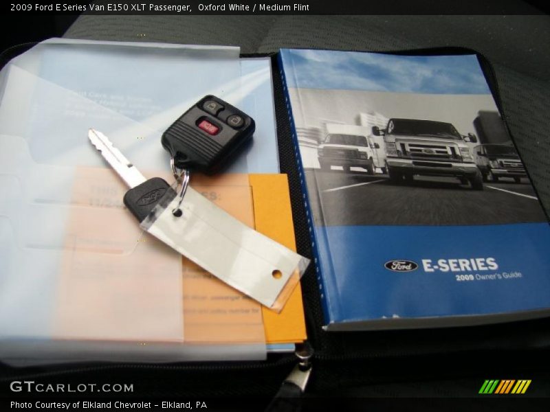 Oxford White / Medium Flint 2009 Ford E Series Van E150 XLT Passenger
