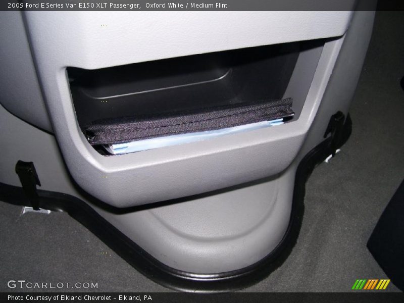 Oxford White / Medium Flint 2009 Ford E Series Van E150 XLT Passenger