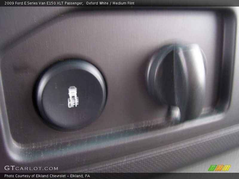 Oxford White / Medium Flint 2009 Ford E Series Van E150 XLT Passenger