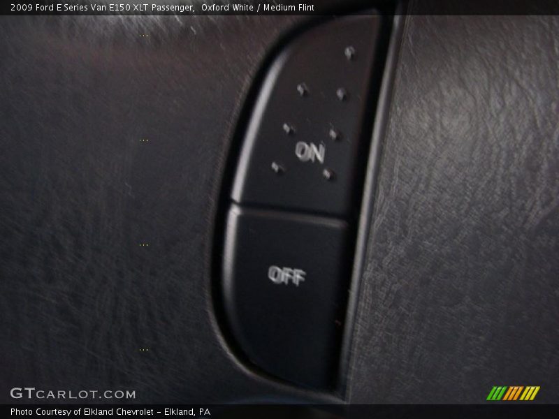 Oxford White / Medium Flint 2009 Ford E Series Van E150 XLT Passenger