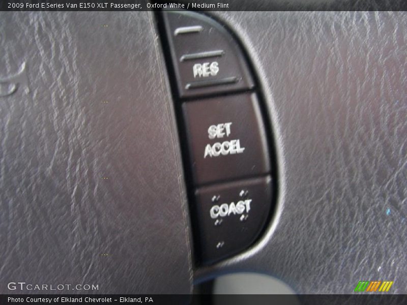 Oxford White / Medium Flint 2009 Ford E Series Van E150 XLT Passenger