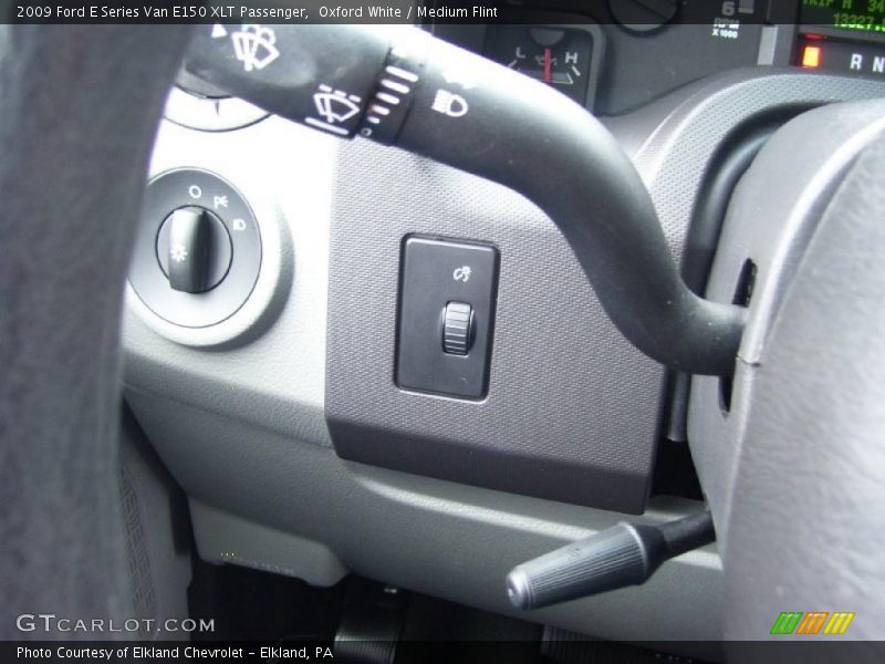 Oxford White / Medium Flint 2009 Ford E Series Van E150 XLT Passenger