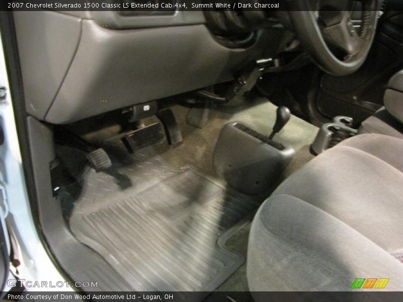 Summit White / Dark Charcoal 2007 Chevrolet Silverado 1500 Classic LS Extended Cab 4x4