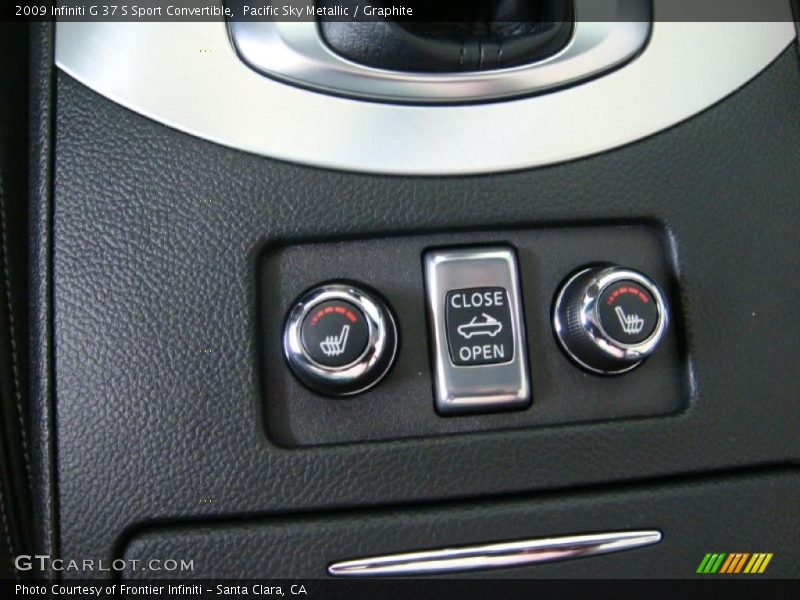 Controls of 2009 G 37 S Sport Convertible