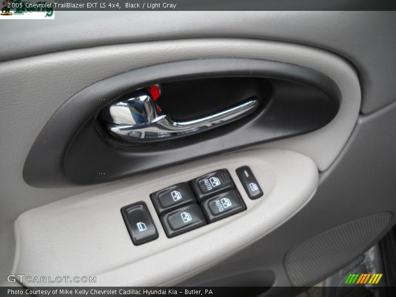 Black / Light Gray 2005 Chevrolet TrailBlazer EXT LS 4x4