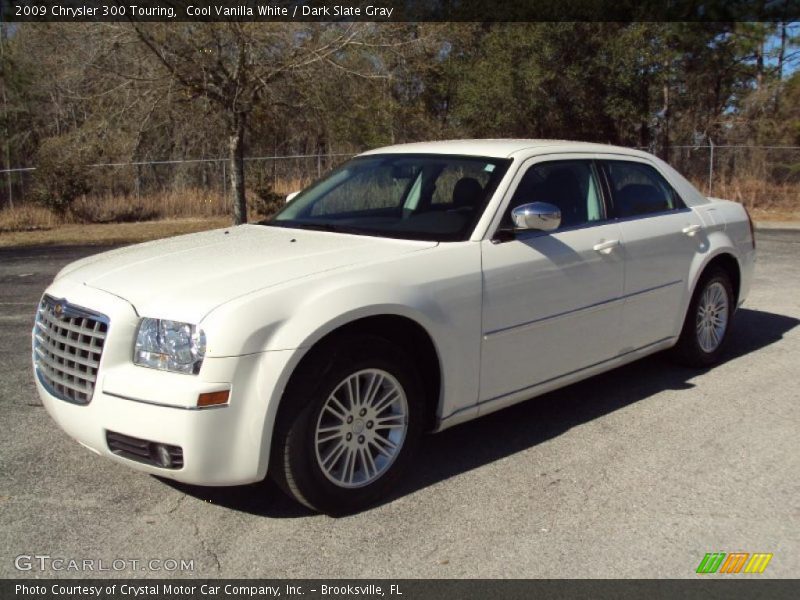Cool Vanilla White / Dark Slate Gray 2009 Chrysler 300 Touring