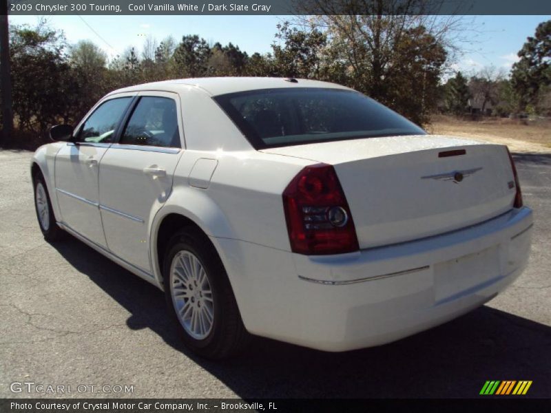 Cool Vanilla White / Dark Slate Gray 2009 Chrysler 300 Touring