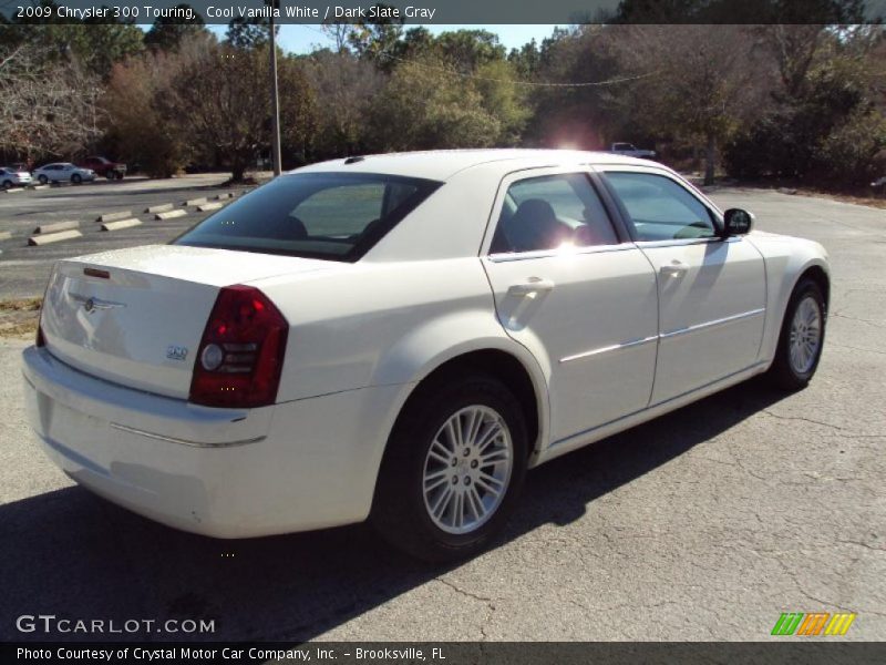 Cool Vanilla White / Dark Slate Gray 2009 Chrysler 300 Touring