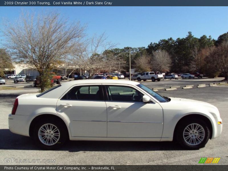 Cool Vanilla White / Dark Slate Gray 2009 Chrysler 300 Touring