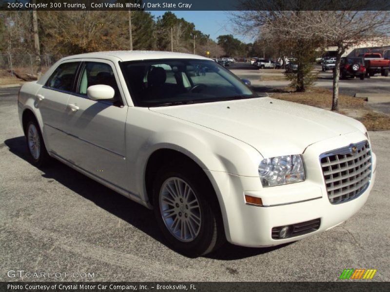 Cool Vanilla White / Dark Slate Gray 2009 Chrysler 300 Touring