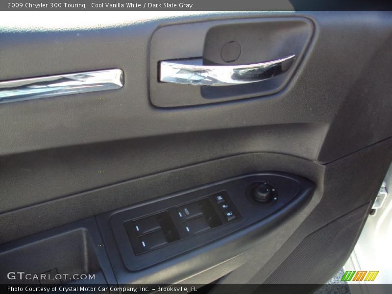 Cool Vanilla White / Dark Slate Gray 2009 Chrysler 300 Touring