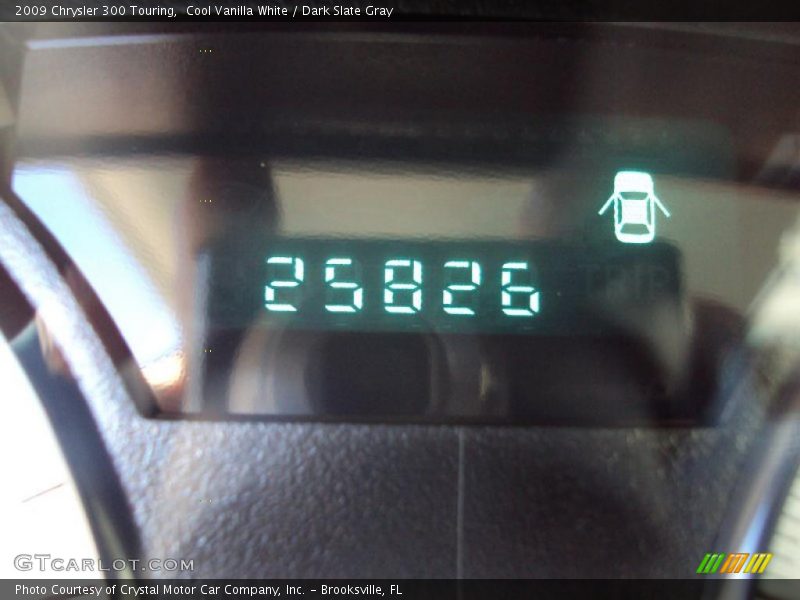 Cool Vanilla White / Dark Slate Gray 2009 Chrysler 300 Touring
