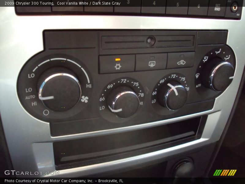 Cool Vanilla White / Dark Slate Gray 2009 Chrysler 300 Touring