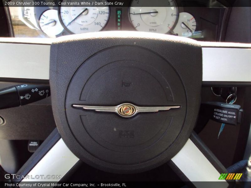 Cool Vanilla White / Dark Slate Gray 2009 Chrysler 300 Touring
