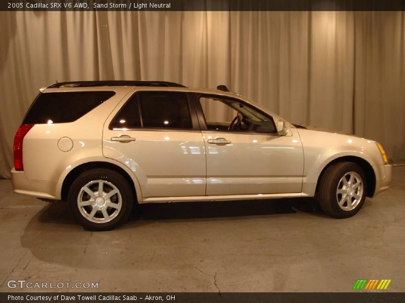 Sand Storm / Light Neutral 2005 Cadillac SRX V6 AWD