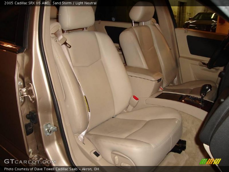 Sand Storm / Light Neutral 2005 Cadillac SRX V6 AWD