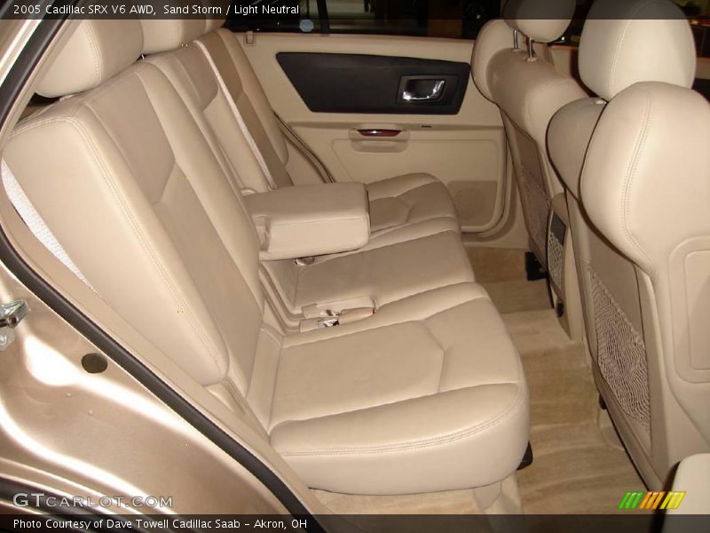 Sand Storm / Light Neutral 2005 Cadillac SRX V6 AWD