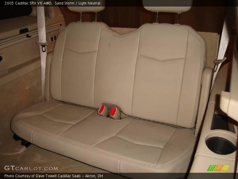 Sand Storm / Light Neutral 2005 Cadillac SRX V6 AWD