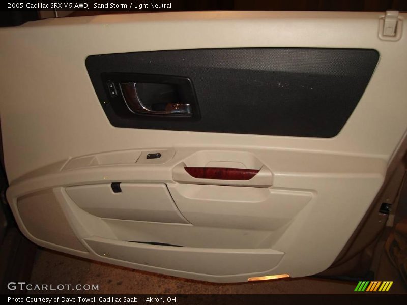 Sand Storm / Light Neutral 2005 Cadillac SRX V6 AWD