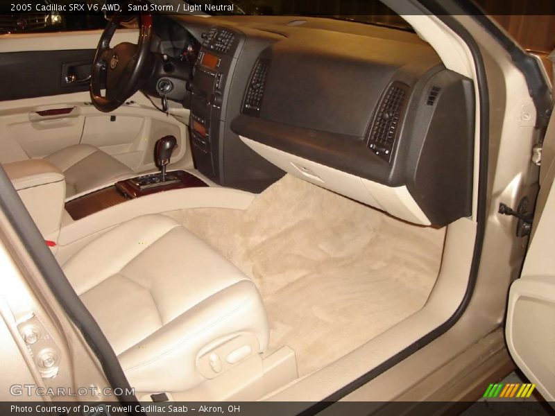 Sand Storm / Light Neutral 2005 Cadillac SRX V6 AWD