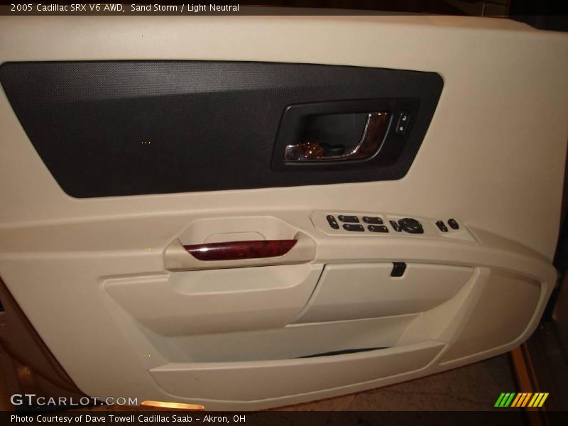 Sand Storm / Light Neutral 2005 Cadillac SRX V6 AWD