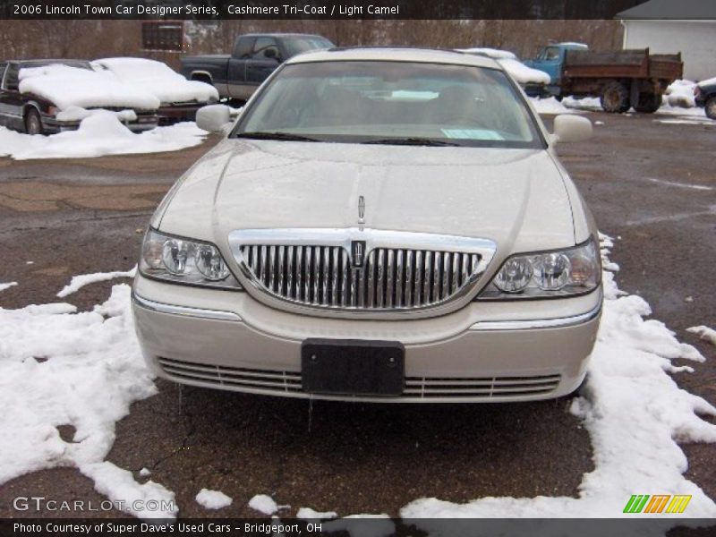 Cashmere Tri-Coat / Light Camel 2006 Lincoln Town Car Designer Series