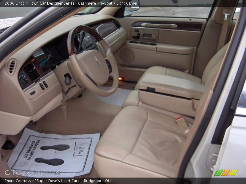 Cashmere Tri-Coat / Light Camel 2006 Lincoln Town Car Designer Series