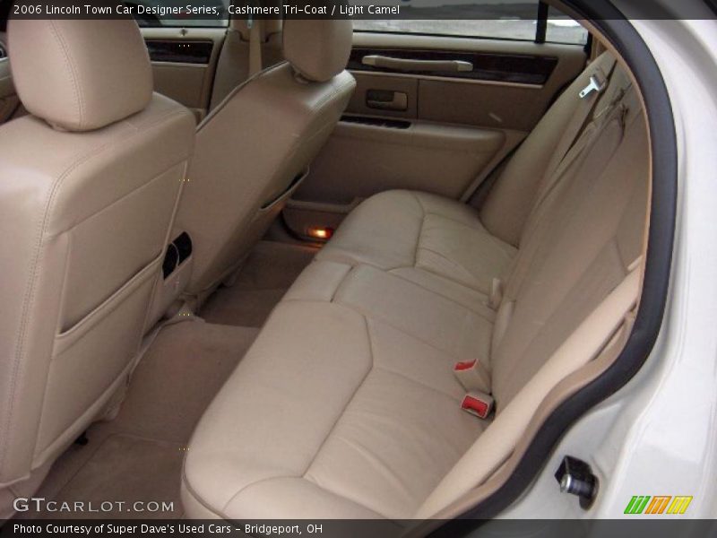 Cashmere Tri-Coat / Light Camel 2006 Lincoln Town Car Designer Series