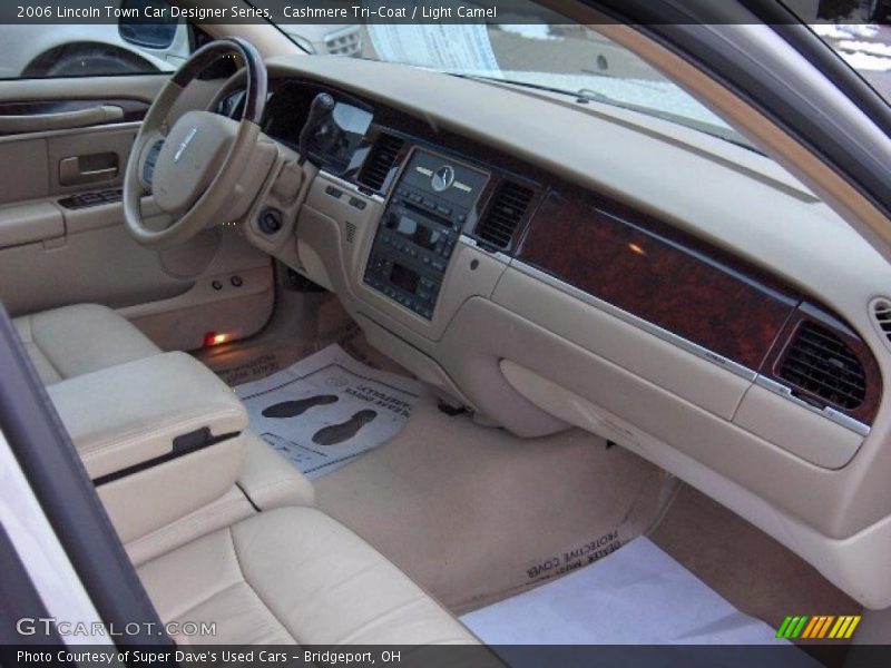 Cashmere Tri-Coat / Light Camel 2006 Lincoln Town Car Designer Series