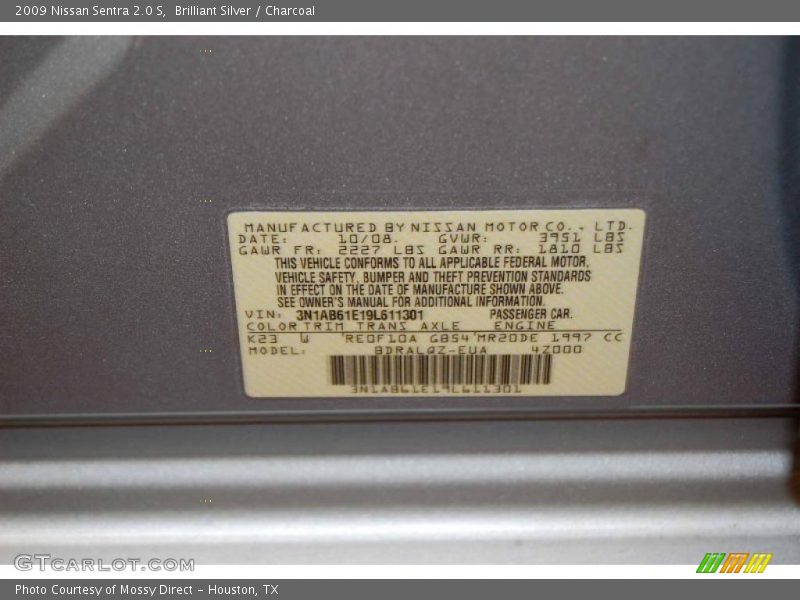 Brilliant Silver / Charcoal 2009 Nissan Sentra 2.0 S