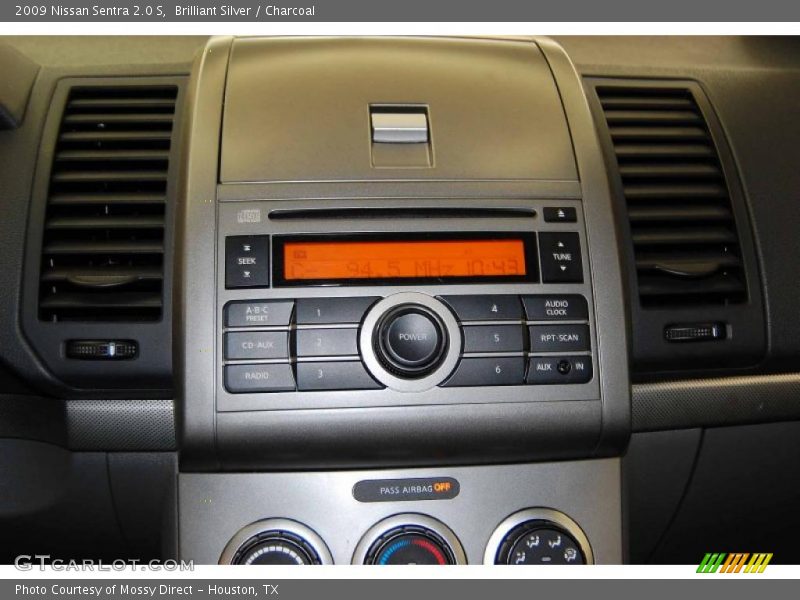 Brilliant Silver / Charcoal 2009 Nissan Sentra 2.0 S
