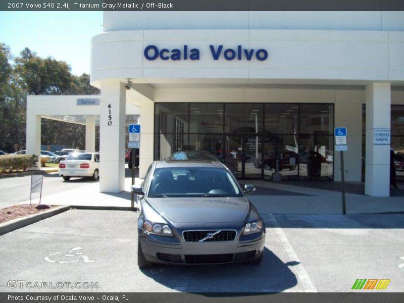 Titanium Gray Metallic / Off-Black 2007 Volvo S40 2.4i