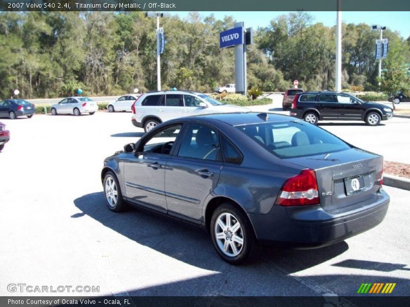 Titanium Gray Metallic / Off-Black 2007 Volvo S40 2.4i