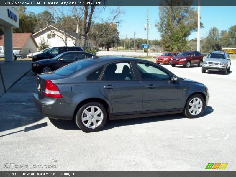 Titanium Gray Metallic / Off-Black 2007 Volvo S40 2.4i