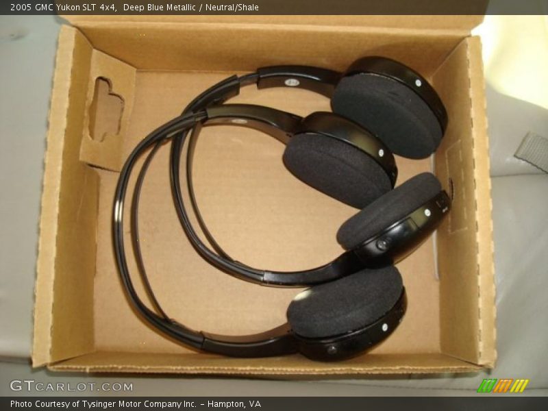 Deep Blue Metallic / Neutral/Shale 2005 GMC Yukon SLT 4x4