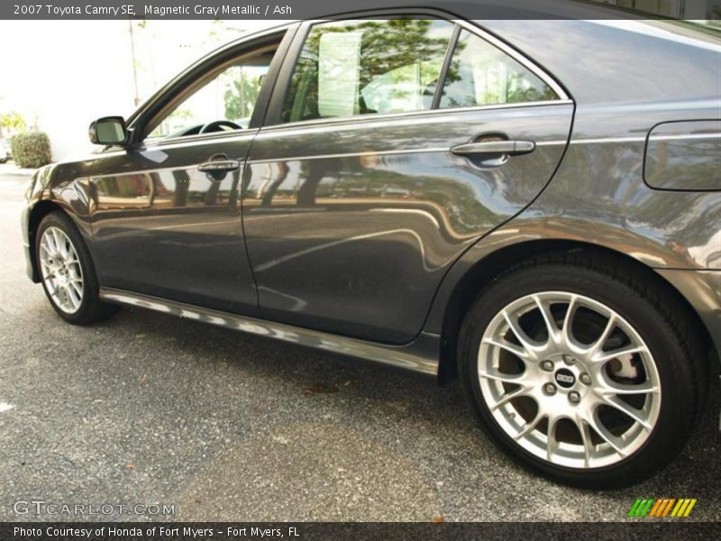 Magnetic Gray Metallic / Ash 2007 Toyota Camry SE