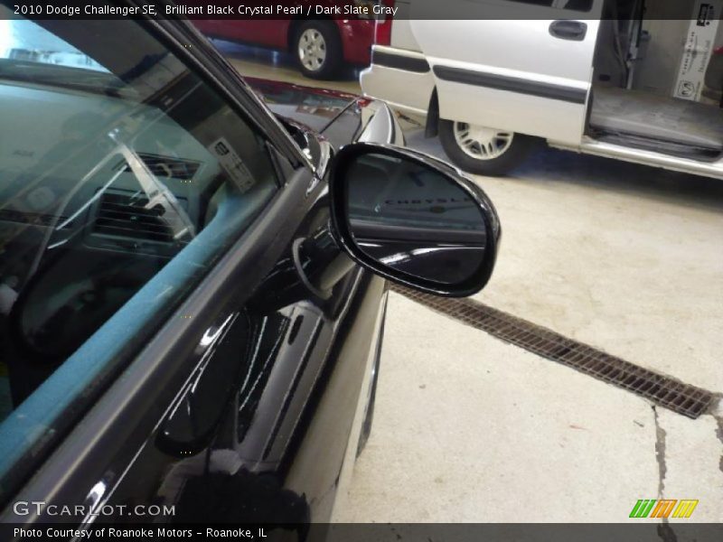 Brilliant Black Crystal Pearl / Dark Slate Gray 2010 Dodge Challenger SE