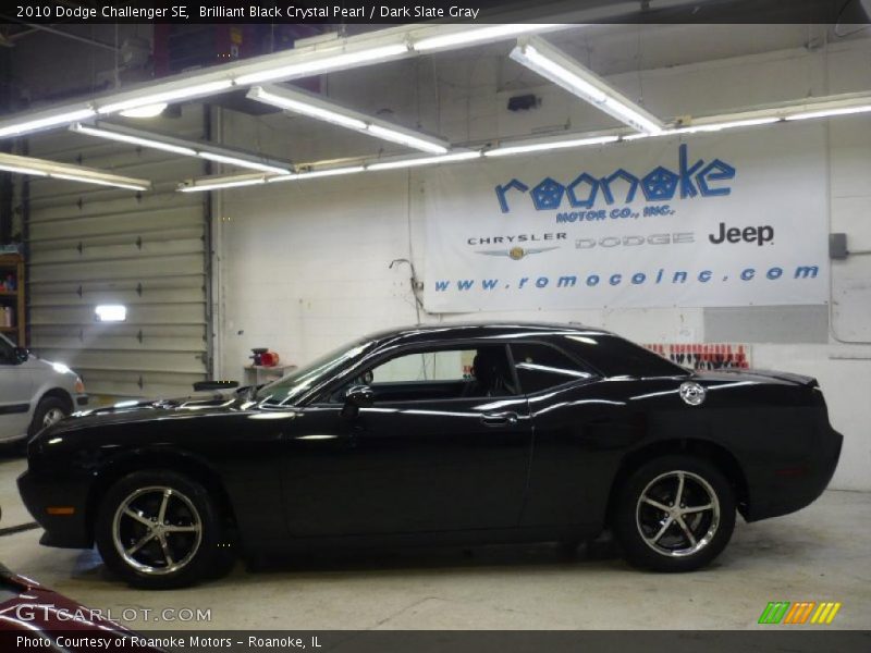 Brilliant Black Crystal Pearl / Dark Slate Gray 2010 Dodge Challenger SE