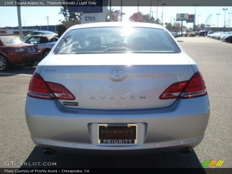 Titanium Metallic / Light Gray 2005 Toyota Avalon XL